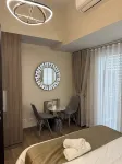 New 1BR Condo Near Venice Canal & BGC w/ Balcony - balcony