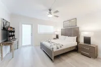 Waterfront Retreat—Views, Pool, Hot Tub, Gym Walk to Beach & Boca Resort! - 4 tähden