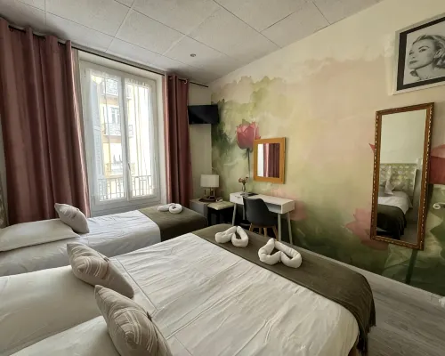 Hotel des Dames Hotels near Arson Square