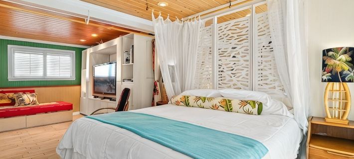 Romantic Couples Beach Getaway ,with private beach, hammocks and umbrellas Hotels in Flagler County
