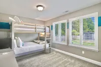 Bend Treehouse • Game Room • Hot Tub • Sleeps 15