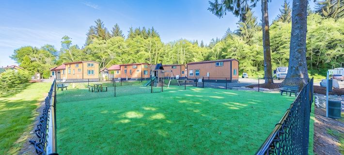 Rainforest Tiny Home Retreat: Farmhouse フォークスのホテル