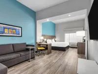 La Quinta Inn & Suites by Wyndham Hobbs Hotels in Lea County