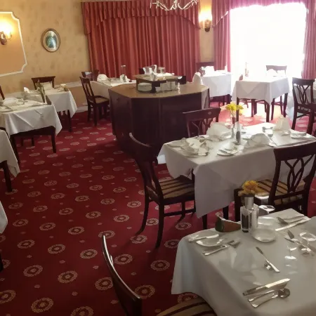 Royal Glen Hotel