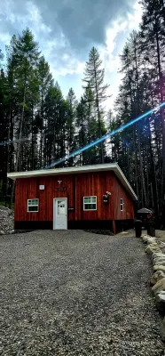 Just Minutes from Lake Koocanusa and Hunting, Boating and Fishing. - Hytter