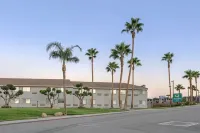 Quality Inn Kettleman City near Hwy 41 - parking