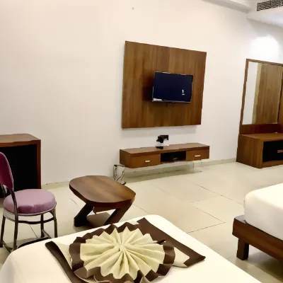 Sarbati Palace Hotels near Hanuman Ji Mandir