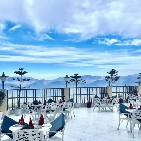 JK Clarks Exotica - Centrally Located with Stunning Valley View