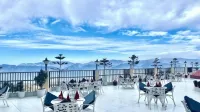 JK Clarks Exotica - Centrally Located with Stunning Valley View - balcony