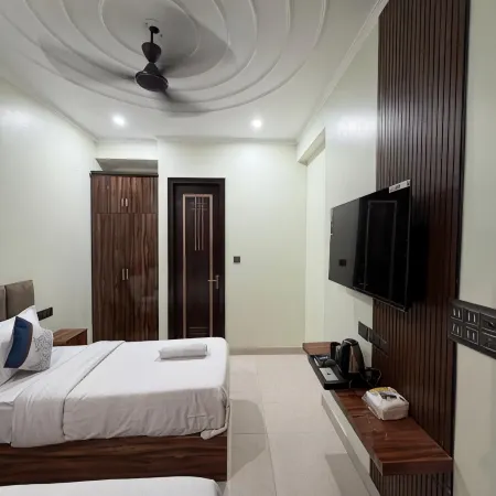 Radiant Blu Hotels Sec-70