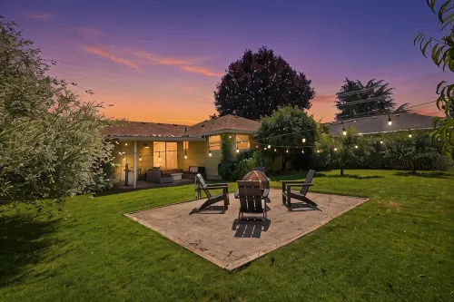 Hideaway House - Cozy Wine Country Escape in the Heart of McMinnville - 4-Star