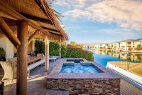 🏝️Chic villa on the lake! 3 bed 3 bath, Golf, bbq & fun in the sun 🌵🏝️🍦👙 - balcón
