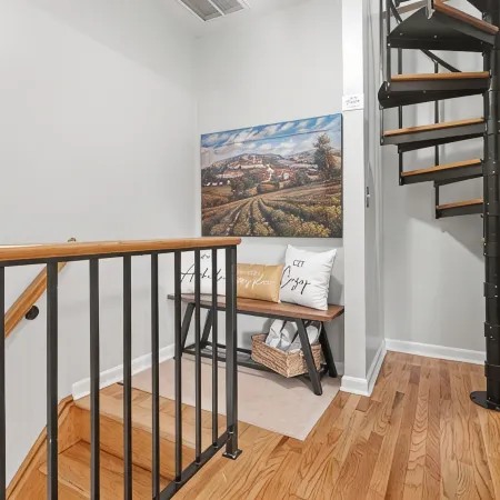 Spacious 4-bedroom apartment with WiFi, AC in enjoyable Newark