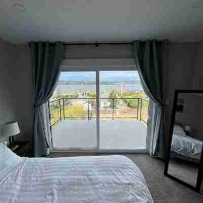 Stunning Ocean Views and a Short Stroll to Downtown Rooms