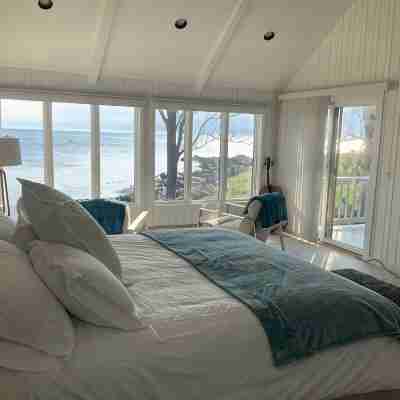 Ocean front, quiet remote area minutes from Downtown York and Ogunquit Rooms