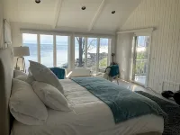 Ocean front, quiet remote area minutes from Downtown York and Ogunquit - 4성급