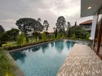 Villa Amethyst JB-7 Minimalis 3 Br with Private Pool - 4-Star