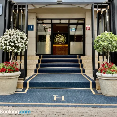 Hotel Suites Feria de Madrid Отели рядом с достопримечательностью «Чамартин»