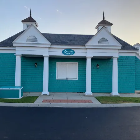 BEAUTIFULLY DECORATED ~ CLOSE TO THE BEACH ~ 5 BEDROOM/4 BATH