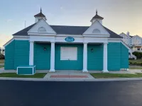 BEAUTIFULLY DECORATED ~ CLOSE TO THE BEACH ~ 5 BEDROOM/4 BATH - Swimmingpools