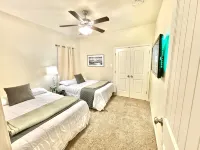 Matador Arena + Hot Tub + Game Room + 4Br Sleeps 14 + 4 Min to Loop - Bungalows