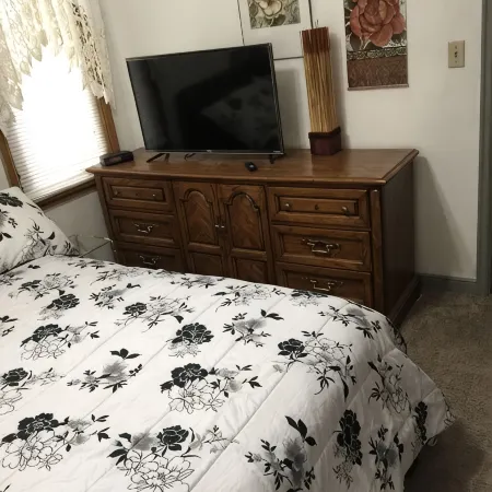 2 Bedroom, 1 Bath Apartment . Walk to Mayo, Trails, Parks, Shopping, Restaurants