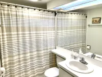Year Round Green Mountain Escape - Ski - Swim - Tennis - Hike - Golf - Balkoner
