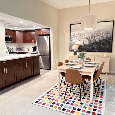 Modern Downtown Bellevue Condo, Free Parking