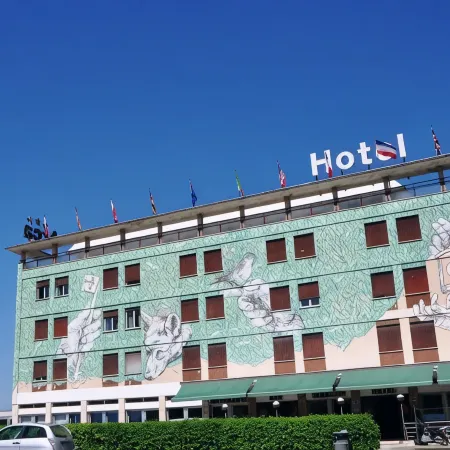 LH Hotel Arca Street Art