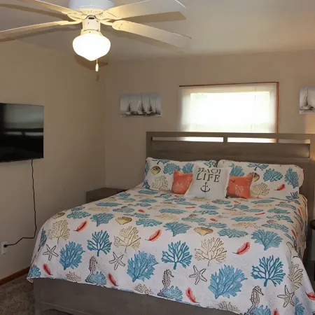 Cheerful, Semi Oceanfront, pet friendly, w/pool