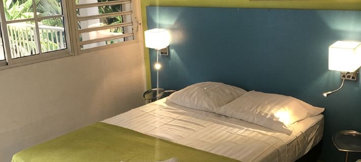 Coco-mango Apt. B, Studio Cosy, vue mer à 250 m de la Plage de la Perle Hotels in Deshaies