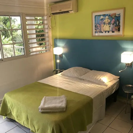 Coco-mango Apt. B, Studio Cosy, vue mer à 250 m de la Plage de la Perle
