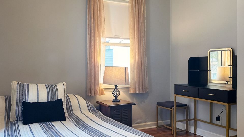 Quaint 2 bed in Champaign