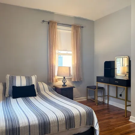 Quaint 2 bed in Champaign