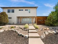 Modern House, Fully Fenced, Private Balcony, Fire Pit, Close to Ski Resorts Hotels in Millcreek