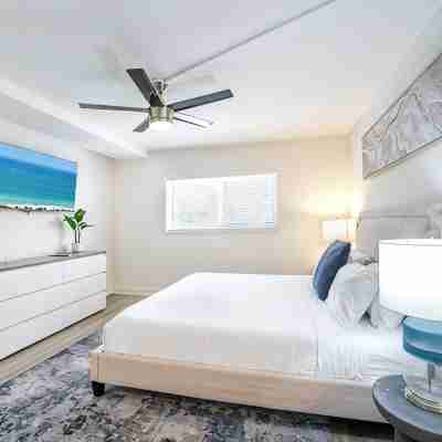 Modern Coastal 2Br on Intracoastal • Walk to Beach Rooms