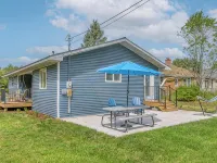 NEW! 3 bed, 1.5 Bath, Games, WIFI Hotel di Escanaba