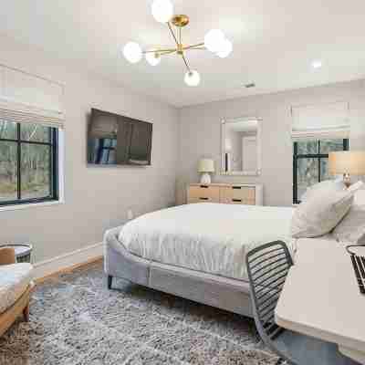 Stowe Woods / Pool, Gym, Tennis Court & BBQ Rooms