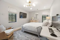 Stowe Woods / Pool, Gym, Tennis Court & BBQ