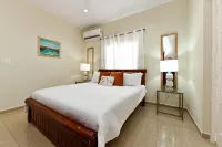 Directly on the Beach - Beachfront - Facing beach swimming pool - 5 bdrm - 3-Star