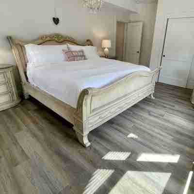 New building of 4 bedroom  in the Spring Creek Canmore near Banff Rooms