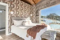 Couples Retreat, Private Hot Tub, Stars & Outdoor Shower