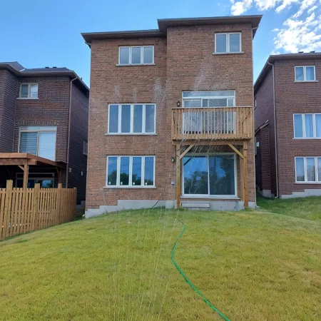 Modern 5-bedroom house close to Ski and Forest Trails