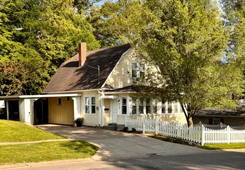 Charming Retreat, Cozy Fireplace, Private Porch, Minutes to Amish Country - Wifi
