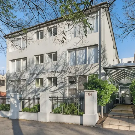 Knightsbridge Apartments Отели рядом с достопримечательностью «Прямоугольный стадион»