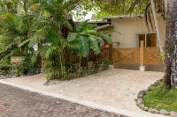 Beachfront House - Villaer