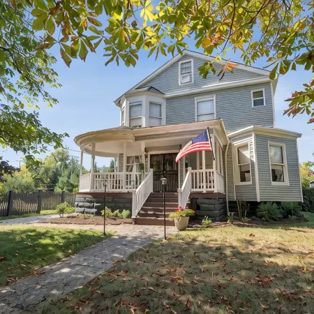 Spacious Home Chef's Kitchen, BBQ Grill, 5 Min Cle Clinic, Hot Tub, ADA, King