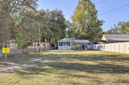 Off Duty Retreat ~ Sleeps 10,  Screen Porch, Plenty of Parking, Blackstone Grill - 3-Star