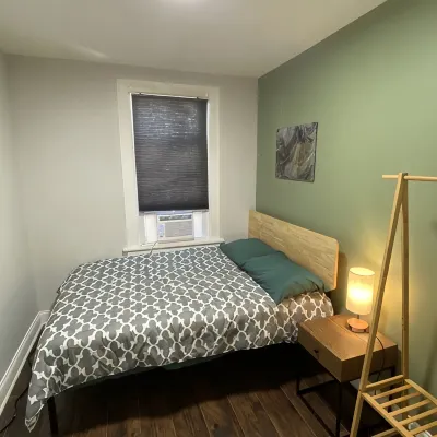 Stylish comfortable 3BR with tons of natural light Hotels near Chicago Midway International Airport