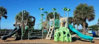 30 Seconds to Beach Path! Outdoor Tiki Bar w/ TV! Kayaks, SUP's, Bikes & More! - Wifi